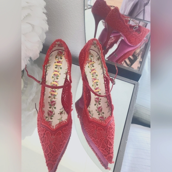 Gucci Shoes - Authentic Gucci Virginia Pink Lace Pattern Pumps High Heels, size 8.5